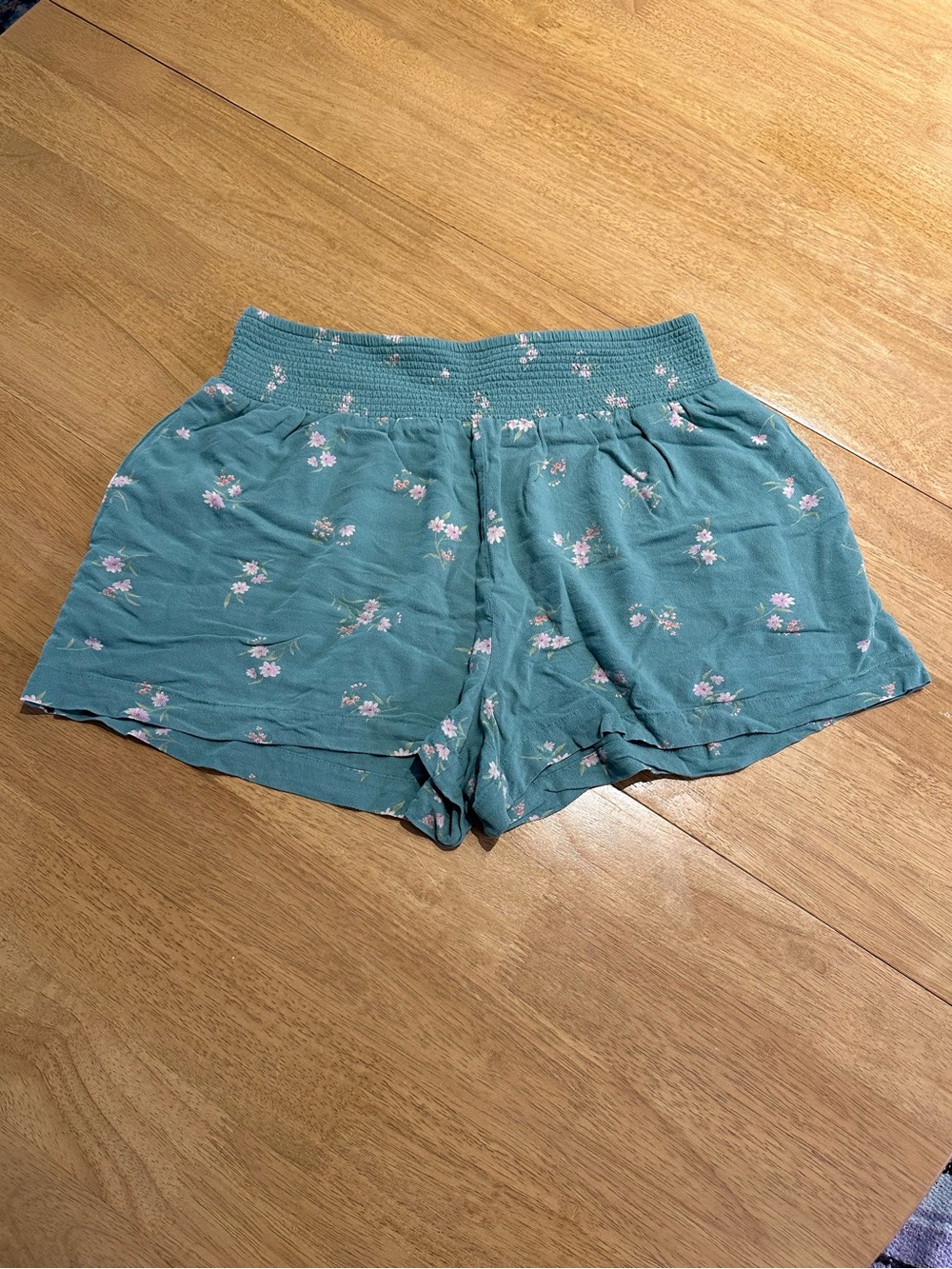 American Eagle Green and Pink Floral Smocked High-Waist Shorts Size Small